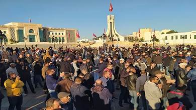 ​تونس.. إضراب يشل حركة النقل احتجاجاً على تأخر الرواتب